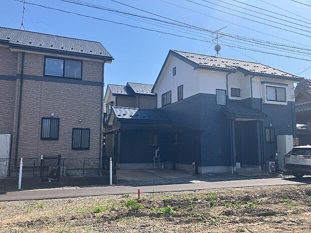 【現地写真】
スーパーやコンビニが近く、日々のお買い物にも便利な立地です。ぜひ周辺環境と合わせて現地をご覧ください。
（2026年9月撮影）