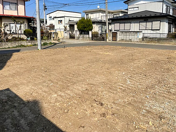 【【現地写真】】市営バス「沖野一丁目」停まで徒歩約4分とバスアクセス良好。徒歩10分圏内には教育機関や商業施設が揃う、便利な立地も魅力です。
(2026年4月撮影)