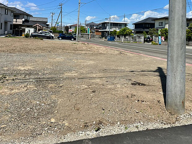 【【現地写真】】ゆとりある敷地が魅力です。現地の広さや陽当たりをご確認いただけます。建築のイメージもしやすいですね。
(2026年6月撮影）