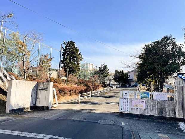桜丘小学校(約1,400m)
