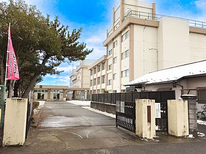 沖野小学校 750m(徒歩10分)