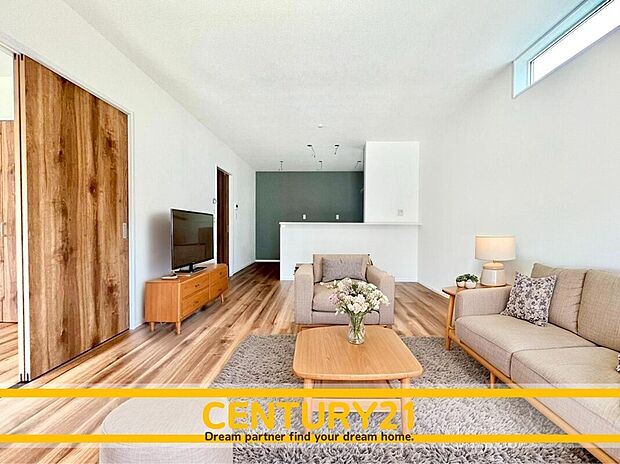 ※家具・CG加工はイメージです。販売価格等には含まれません。
■■憩いのリビング■■
リビングとダイニングの空間機能を活かし、巧みに使い分ける発想が、ライフスタイルに新しいゆとりをもたらします。