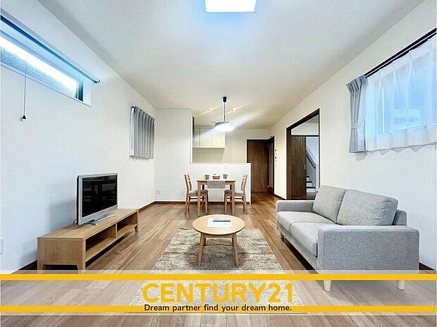 ※家具はCGを合成したものです。
■■憩いのリビング■■
リビングとダイニングの空間機能を活かし、巧みに使い分ける発想が、ライフスタイルに新しいゆとりをもたらします。