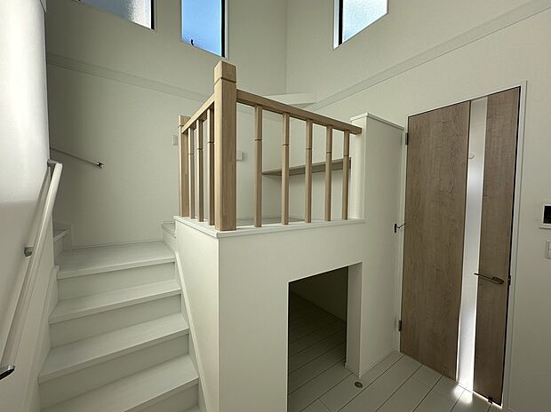 【～「これから見れますか」とお気軽にお問合せ下さい～　】■階段下収納■