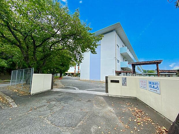 飯塚市立立岩小学校(約760m)