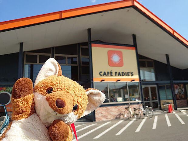 カフェファディ小戸店（約640m）