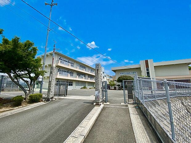 飯塚市立菰田小学校（約1,200m）