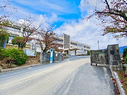 須恵町立須恵第一小学校 450m