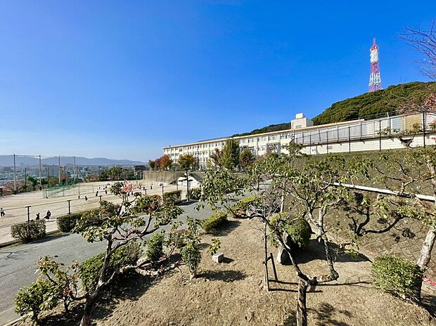 福岡市立長丘中学校（約1,960m）