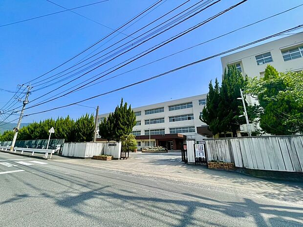 宇美町立桜原小学校(約463m)