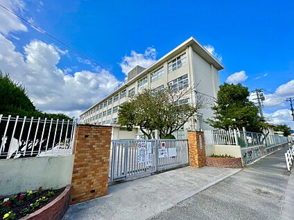 福岡市立弥永西小学校 878ｍ
