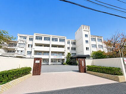 福岡市立下山門中学校 900m