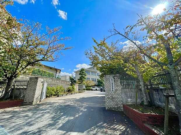 福岡市立老司中学校(約1,646m)
