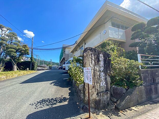 篠栗町立篠栗中学校(約72m)