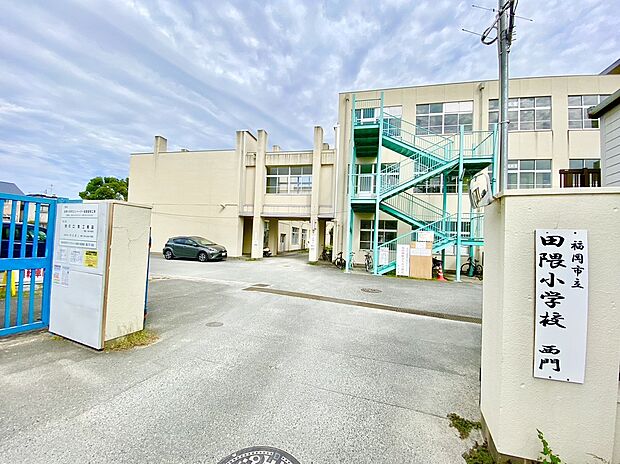 福岡市立田隈小学校(約705m)