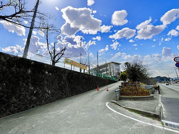 宇美町立宇美東小学校（約293m）