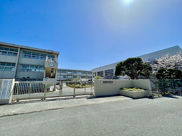 那珂川市立岩戸北小学校（約1,085m）
