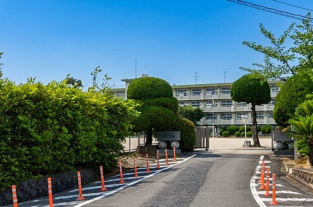 北九州市立引野中学校(約1,500m)