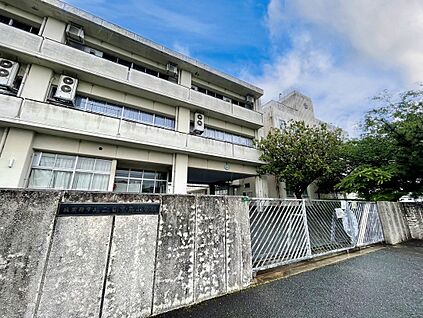 筑紫野市立二日市東小学校 911m