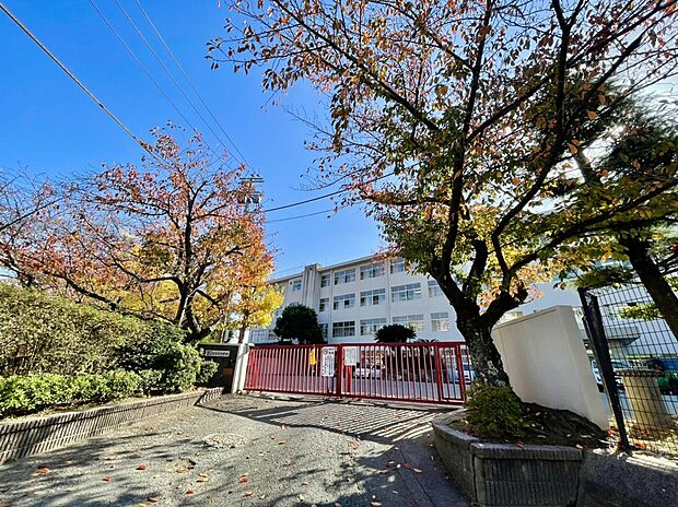福岡市立筑紫丘中学校(約1,600m)