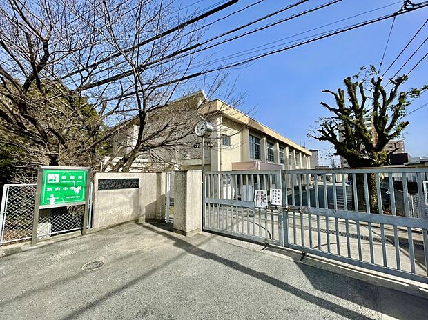 筑紫野市立筑山中学校(約723m)