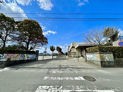 鳥栖市立鳥栖中学校 849m