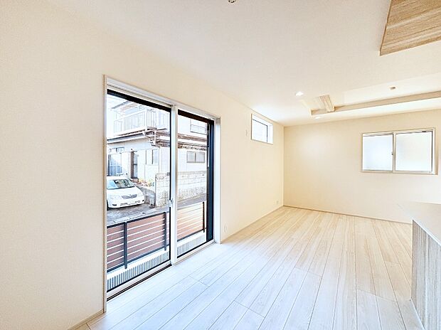 日当たりの良いリビング。お気に入りのグリーンを飾れば更に心地よさがアップ！