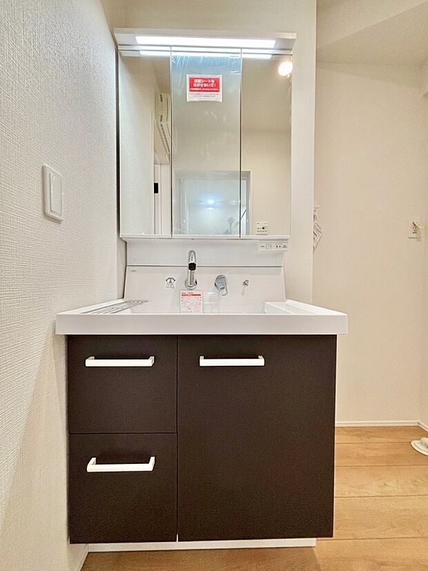 収納力と機能性に優れた洗面化粧台