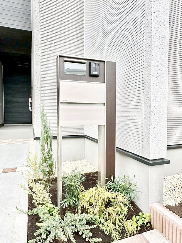 【その他現地】表札・インターホン・ポストをひとつに集約