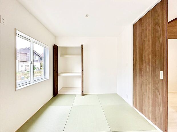 【和室】リビング隣接の和室は毎日の暮らしに癒しと安らぎをもたらしてくれます