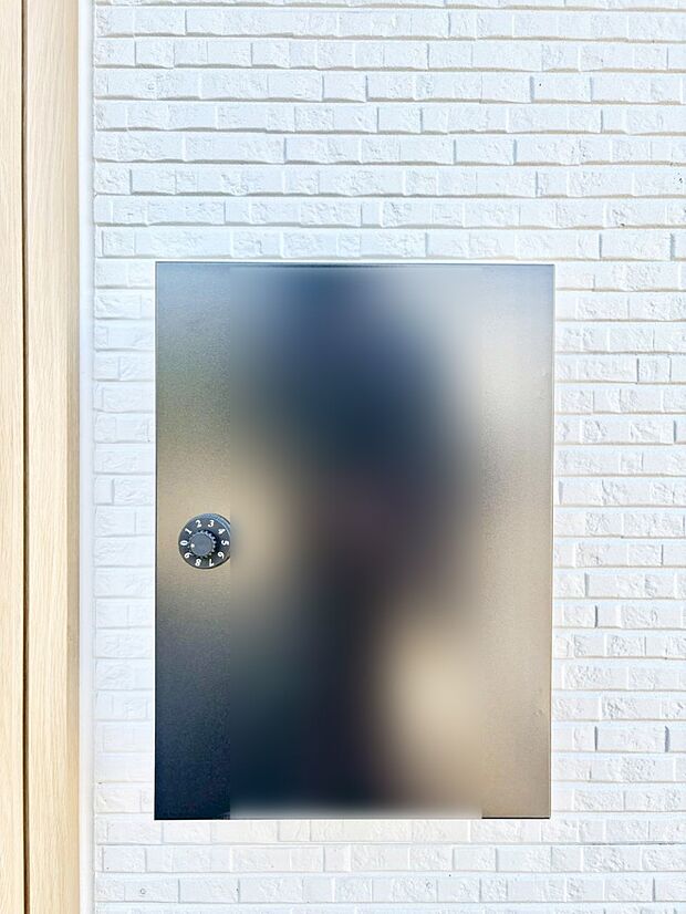 【その他現地】シンプルなデザインのポスト