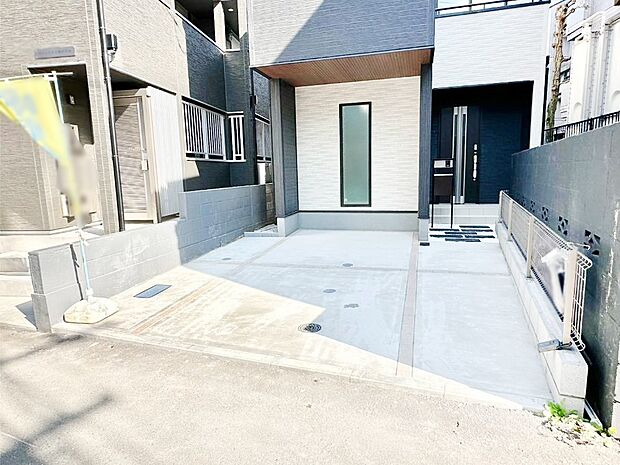 【駐車場】目の前が駐車場だと雨の日も大量にお買い物をした時も便利ですね