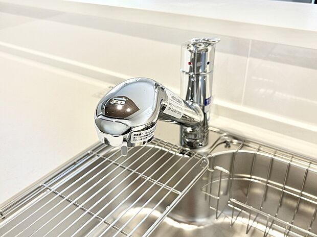 【その他設備(浄水器)】いつでも清潔なおいしいお水を。一つの水栓で水道水と浄水を使い分け。