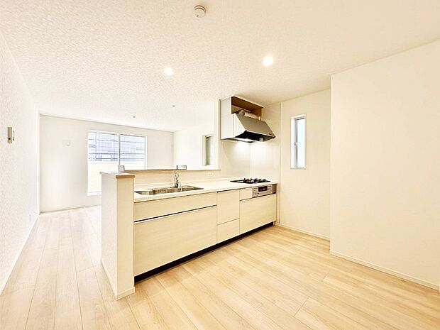 【ダイニングキッチン】料理をしながらご家族との会話を楽しめる対面カウンターキッチン