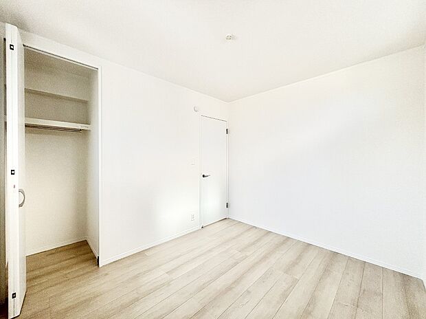 【洋室】キッチンやサニタリーからの動線がスムーズな洋室は家事室にも