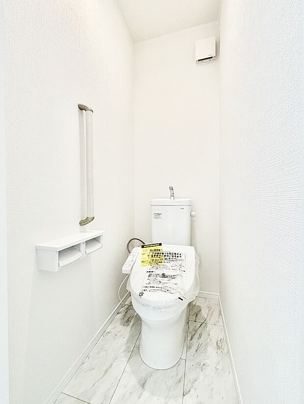【トイレ】トイレは温水洗浄機能付き