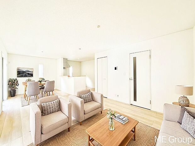 【リビング】落ち着いた雰囲気のＬＤＫは家族みんなの快適空間※家具はCGです