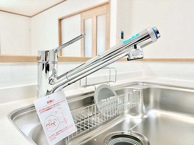 【その他設備(浄水器)】いつでも清潔なおいしいお水を。一つの水栓で水道水と浄水を使い分け。