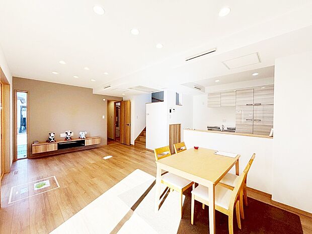 【ダイニング】家族が自然と集まる憩いのスペースになりそう