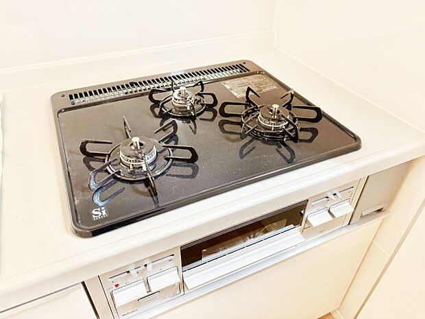 【三ツ口コンロ】三口ガスコンロでお料理が一気にはかどりそう。