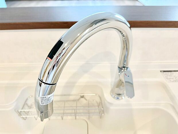 【その他設備(タッチレス水栓)】水栓に触れずに吐止水ができるタッチレス水栓