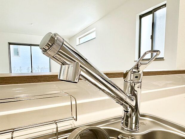 【その他設備(蛇口一体型浄水器)】いつでも清潔なおいしいお水を。一つの水栓で水道水と浄水を使い分け。