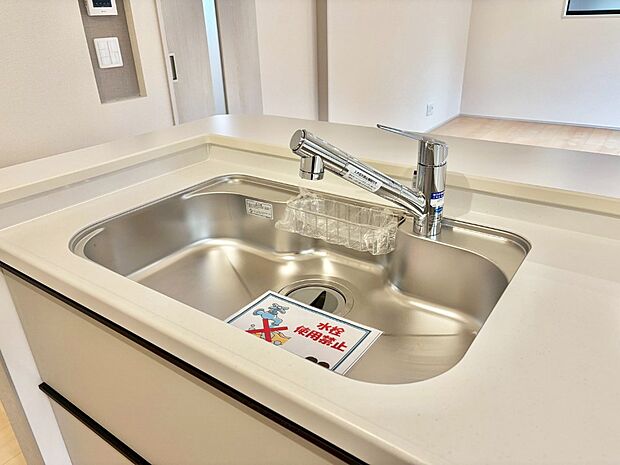 【浄水器】いつでも清潔なおいしいお水を。一つの水栓で水道水と浄水を使い分け。