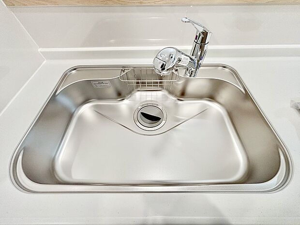 【その他設備(浄水器)】いつでも清潔なおいしいお水を。一つの水栓で水道水と浄水を使い分け。