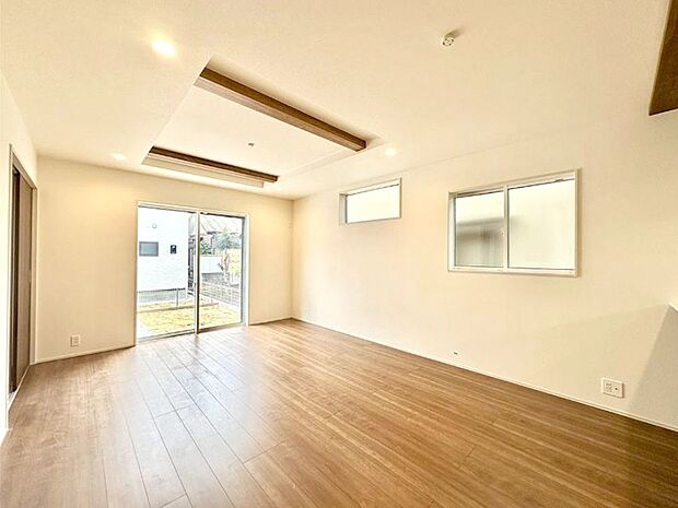 【ダイニング】家族の笑顔が自然と生まれてくる、そんな雰囲気のダイニングに仕上がっています。