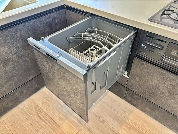 【その他設備(食洗機)】面倒なお片づけは食洗機にお任せ！家事の負担が減って、時間にも気持ちにもゆとりができます。