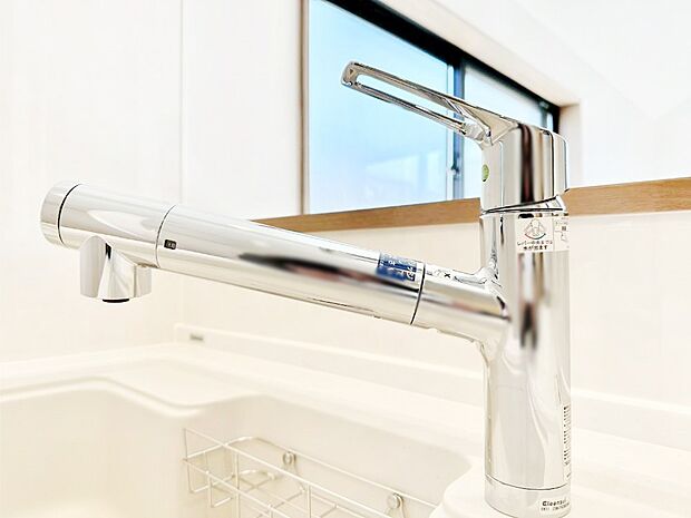 【その他設備(浄水器)】いつでも清潔なおいしいお水を。一つの水栓で水道水と浄水を使い分け。