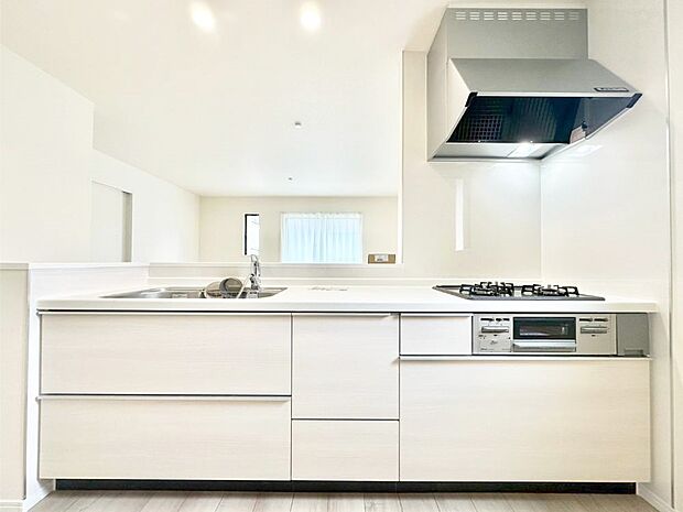 【キッチン】毎日使うキッチンだから、使いやすさ&お手入れのしやすさにこだわりました。