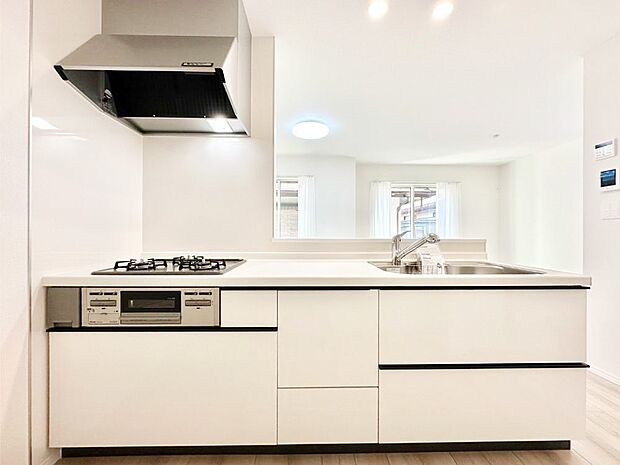 【キッチン】毎日使うキッチンだから、使いやすさ&お手入れのしやすさにこだわりました。