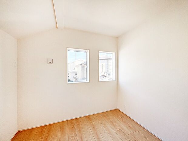 【寝室】爽やかな日差しがお部屋全体を優しく包み込んでくれます